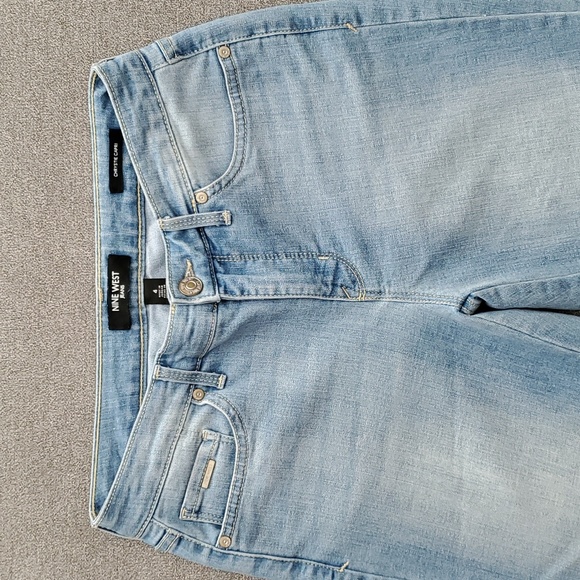 NINE WEST Floral Embroidered Hem Chrystie Capri Jeans SIZE: 4 - Picture 5 of 13